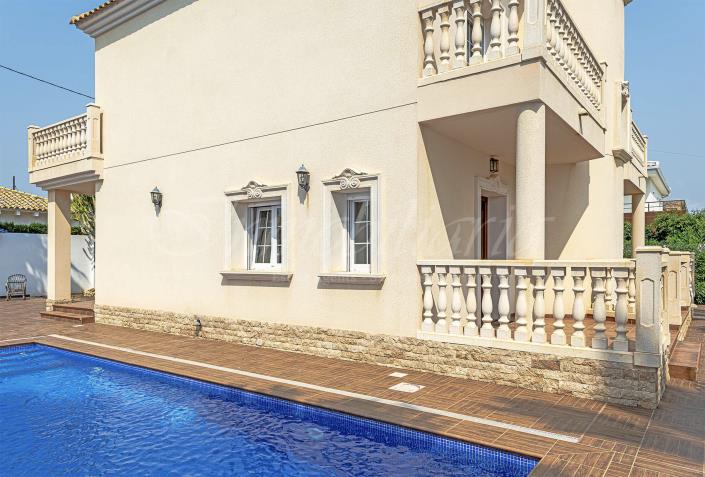 Image No.6-4 Bed Villa / Detached for sale