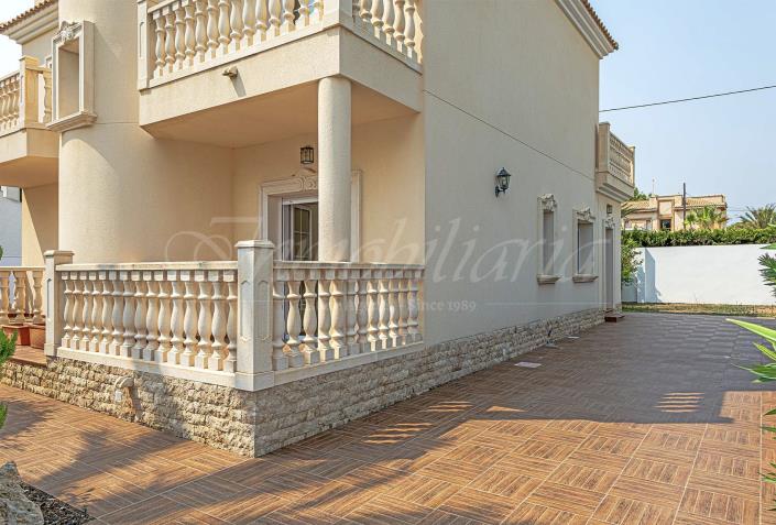 Image No.8-4 Bed Villa / Detached for sale