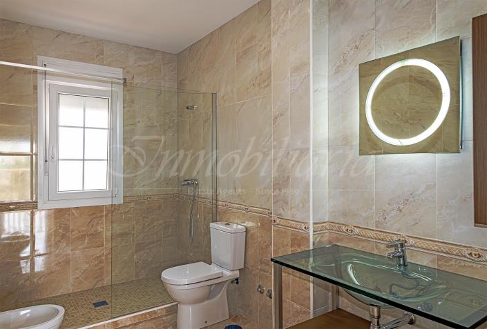 Image No.53-4 Bed Villa / Detached for sale