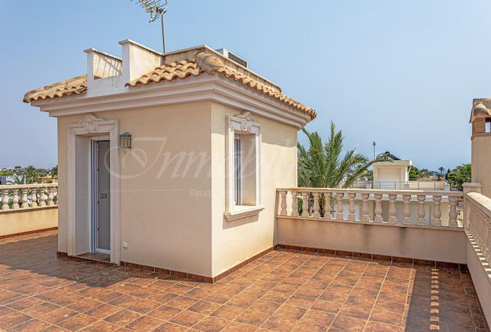 Image No.58-4 Bed Villa / Detached for sale