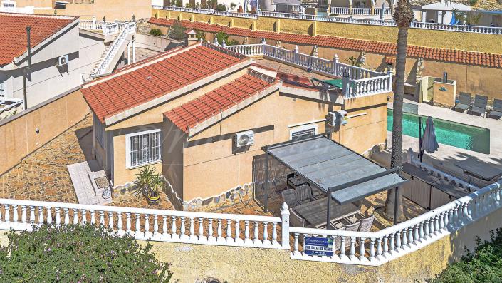 Image No.1-3 Bed Villa / Detached for sale