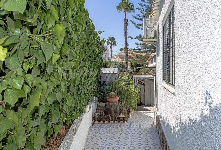 Image No.36-4 Bed Villa / Detached for sale