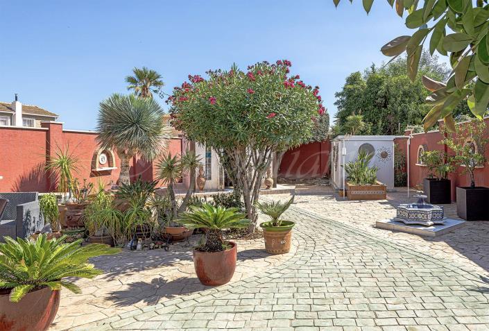 Image No.10-34 Bed Semi-Detached for sale