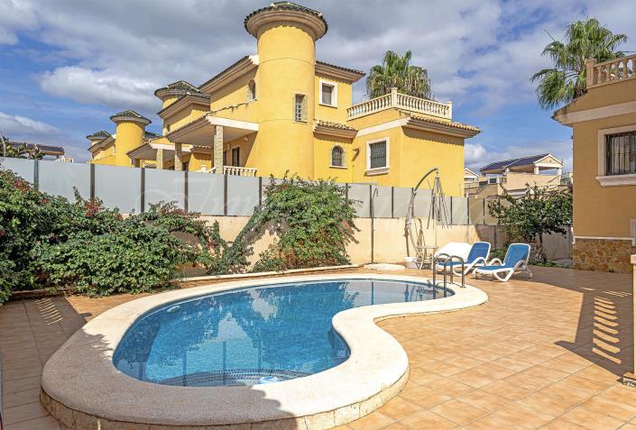 Image No.8-3 Bed Villa / Detached for sale