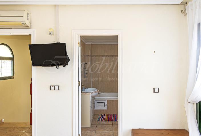 Image No.43-3 Bed Villa / Detached for sale