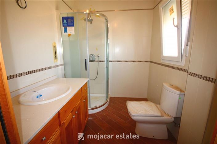 Image No.16-6 Bed Townhouse for sale