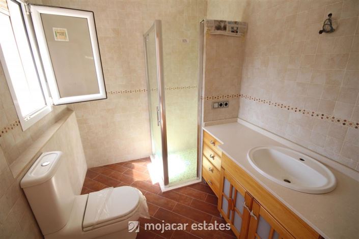 Image No.18-6 Bed Townhouse for sale