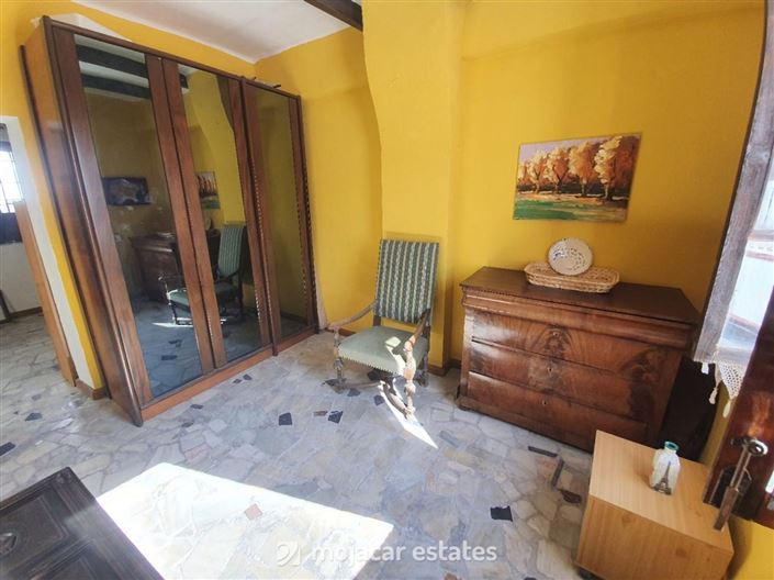 Image No.18-2 Bed Commercial for sale