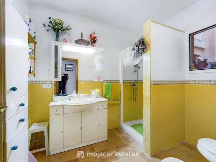 Image No.12-5 Bed Townhouse for sale