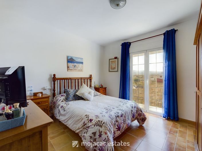 Image No.13-5 Bed Townhouse for sale