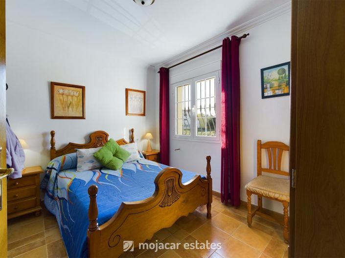 Image No.14-5 Bed Townhouse for sale