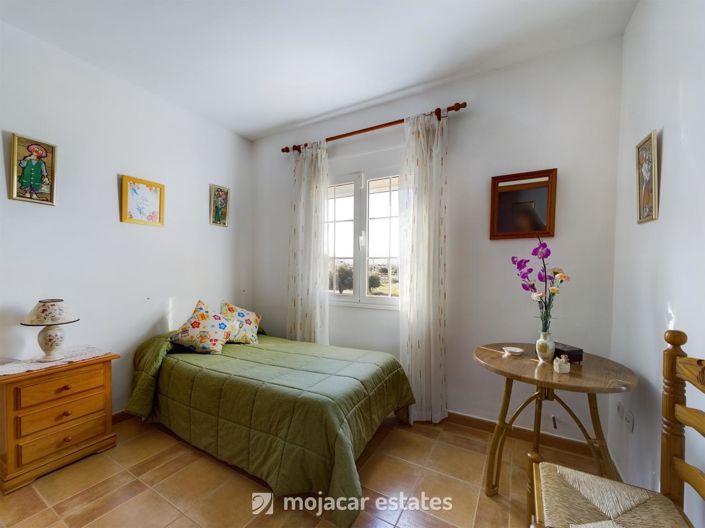 Image No.16-5 Bed Townhouse for sale