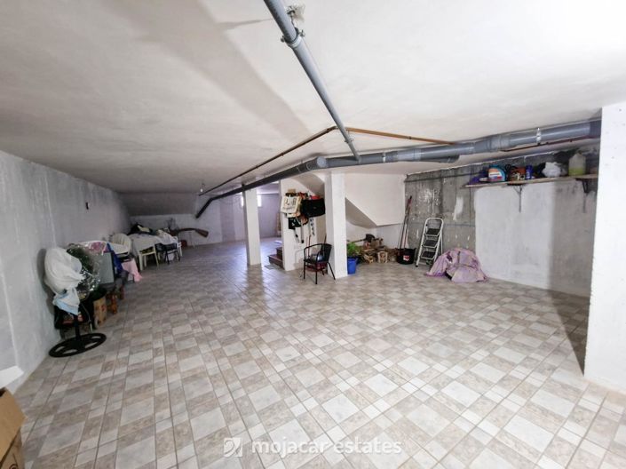 Image No.20-5 Bed Townhouse for sale