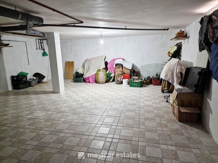 Image No.21-5 Bed Townhouse for sale