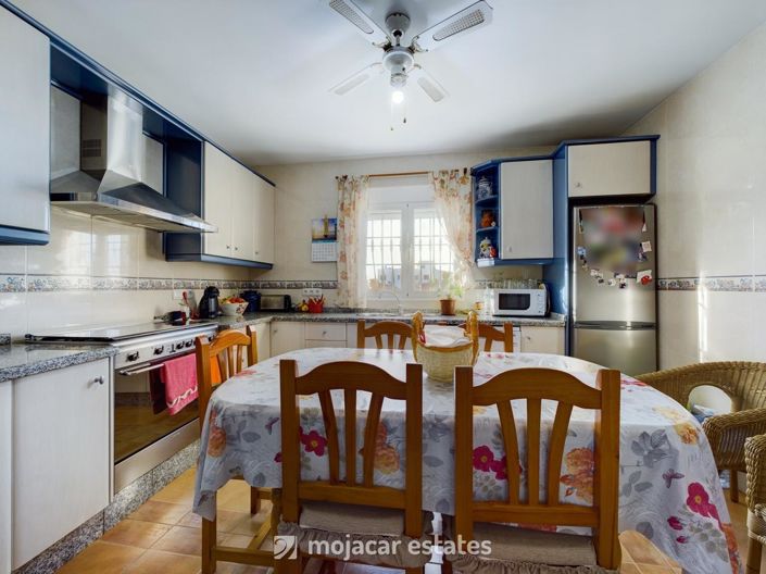 Image No.7-5 Bed Townhouse for sale