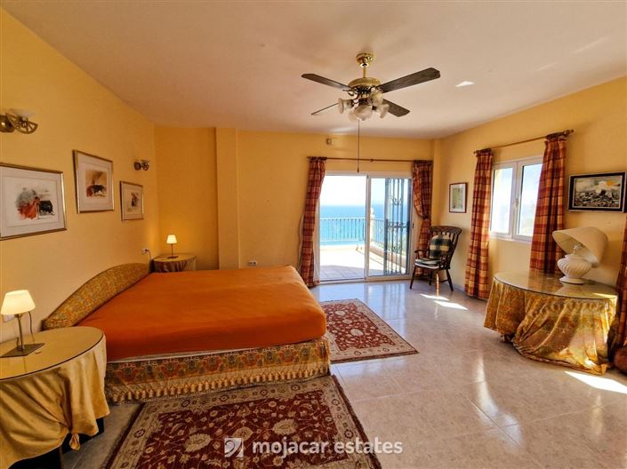 Image No.14-4 Bed Villa for sale