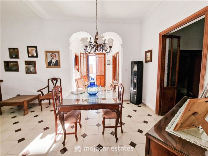 Image No.1-6 Bed Townhouse for sale