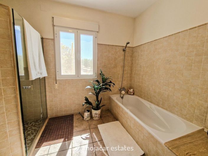 Image No.15-4 Bed Villa for sale