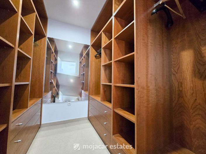 Image No.15-2 Bed Villa for sale