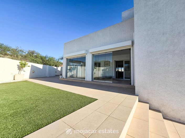 Image No.10-2 Bed Villa for sale