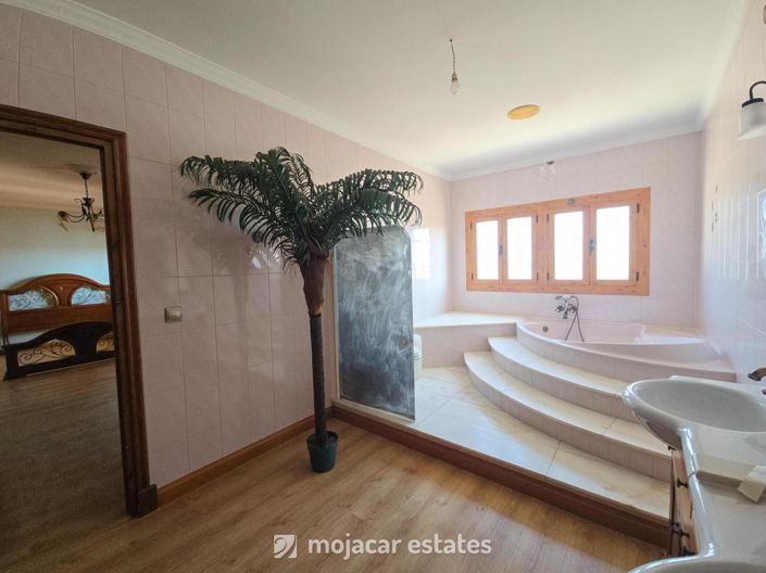 Image No.18-4 Bed Villa for sale