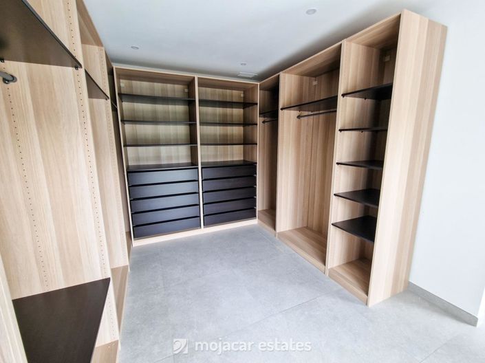 Image No.12-4 Bed Villa for sale