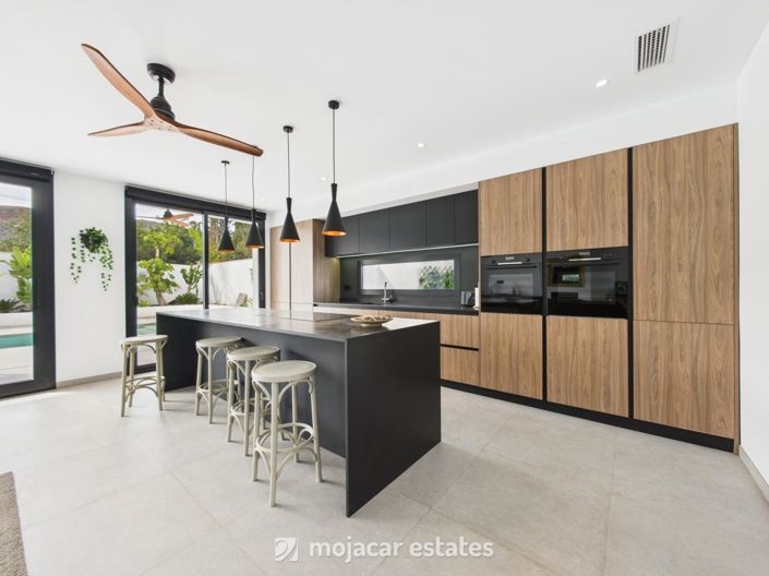 Image No.4-4 Bed Villa for sale