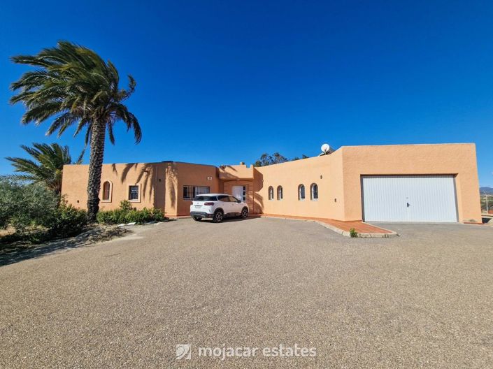 Image No.3-4 Bed Villa for sale