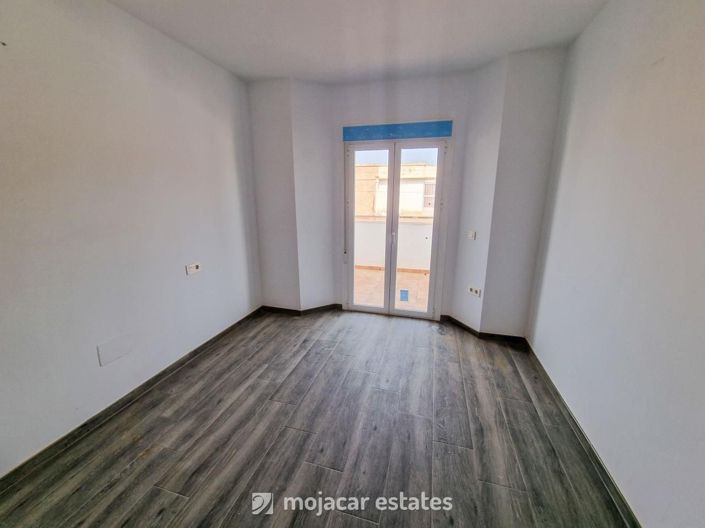 Image No.2-3 Bed Townhouse for sale