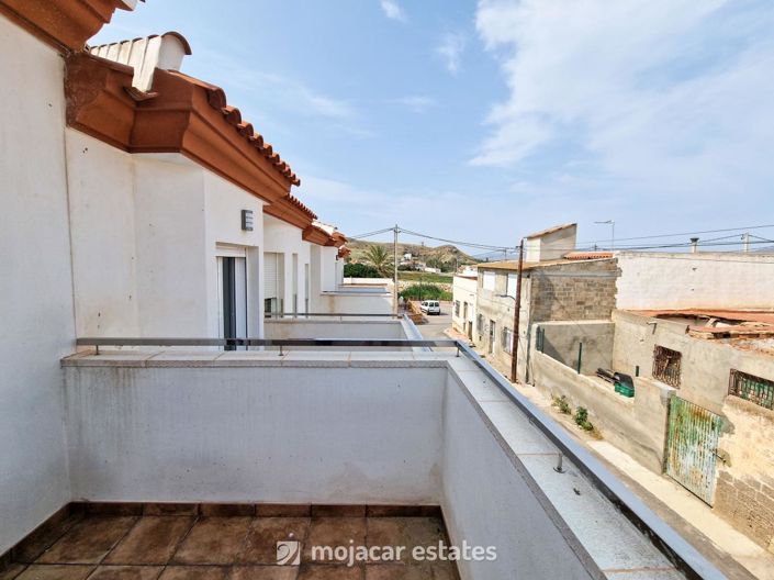 Image No.15-3 Bed Townhouse for sale