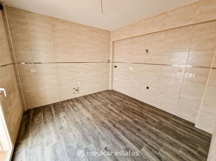 Image No.19-3 Bed Townhouse for sale