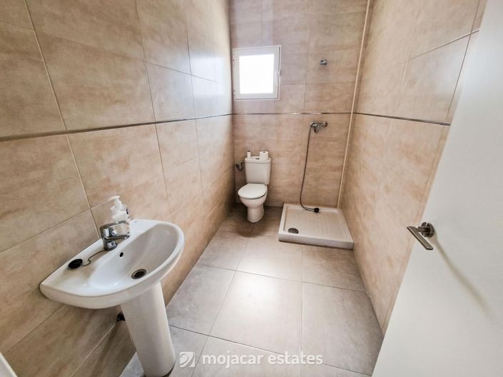 Image No.8-3 Bed Townhouse for sale