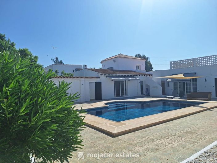 Image No.1-3 Bed Villa for sale