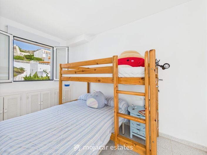 Image No.12-3 Bed Townhouse for sale