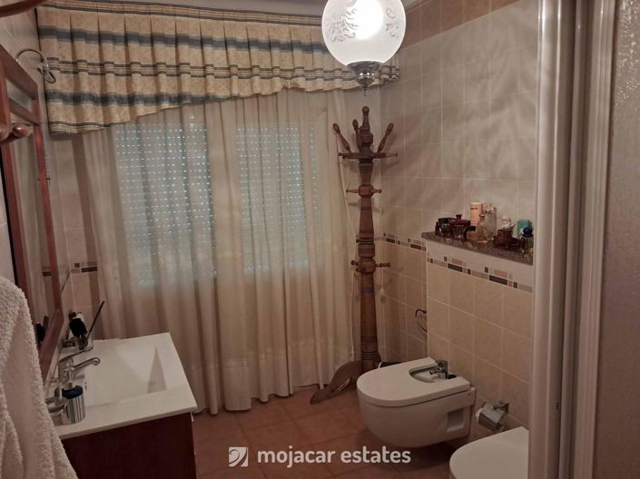 Image No.5-2 Bed Townhouse for sale