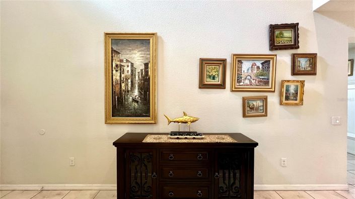 Image No.7-8 Bed House for sale