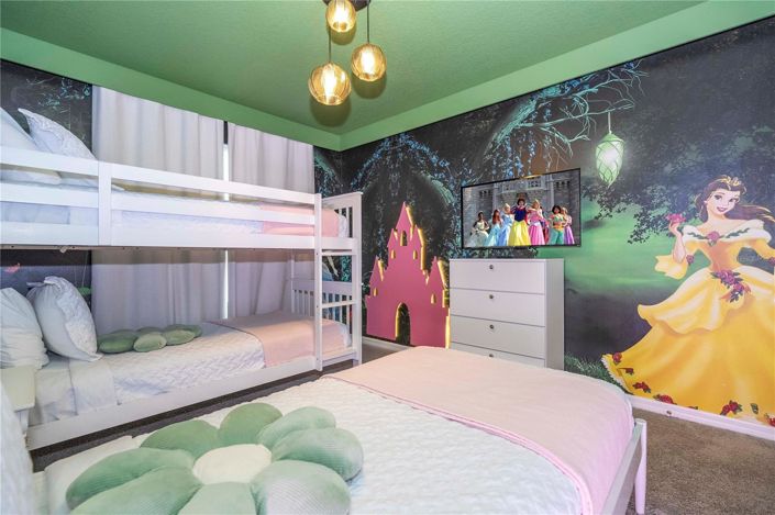 Image No.25-5 Bed Townhouse for sale