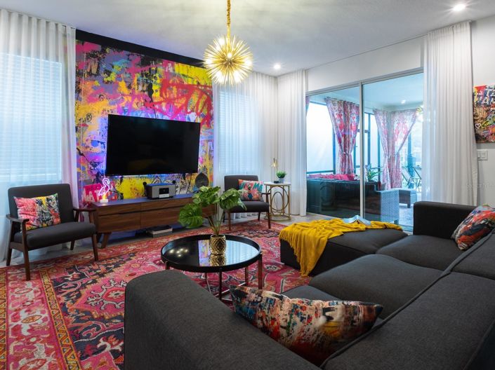 Image No.9-6 Bed House for sale