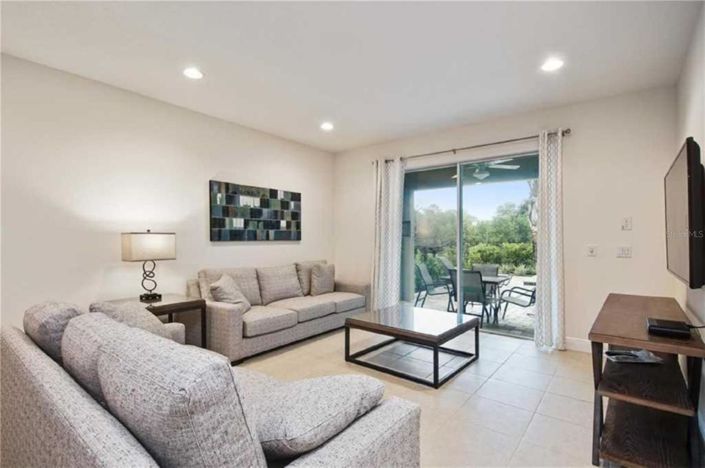 Image No.4-8 Bed House for sale