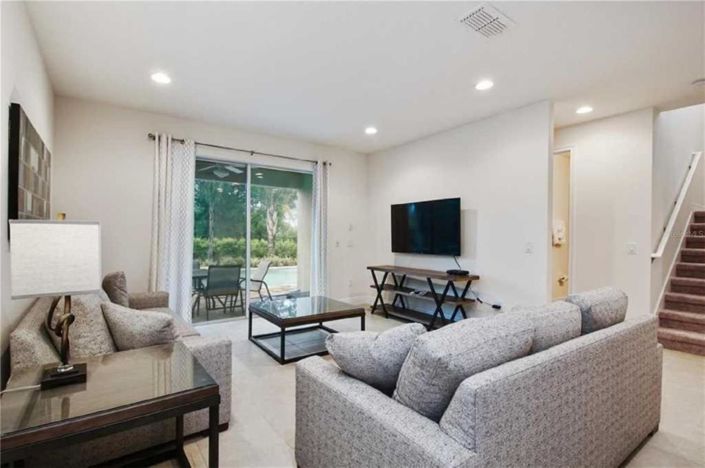 Image No.5-8 Bed House for sale