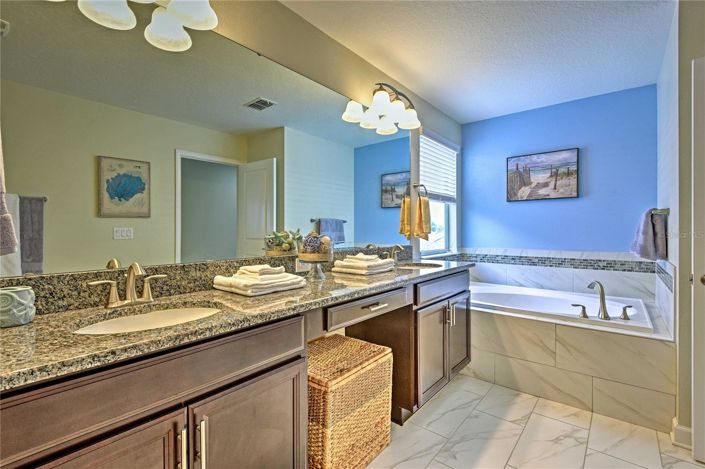 Image No.9-5 Bed House for sale