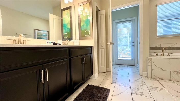 Image No.29-8 Bed House for sale