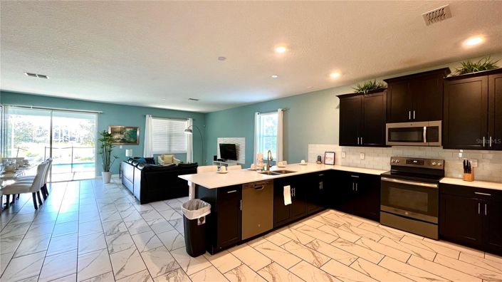 Image No.30-8 Bed House for sale