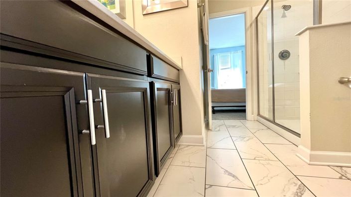 Image No.72-8 Bed House for sale