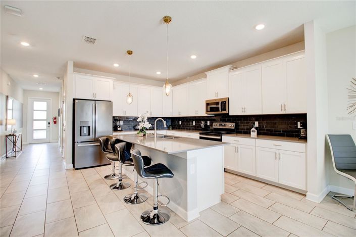 Image No.8-6 Bed House for sale