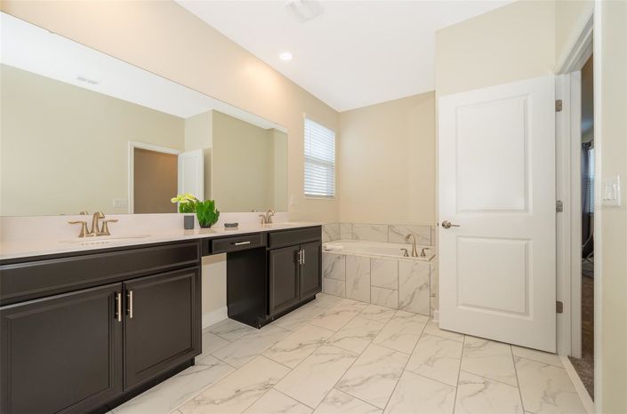 Image No.21-5 Bed House for sale