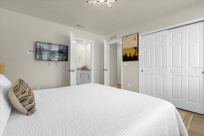 Image No.36-7 Bed House for sale