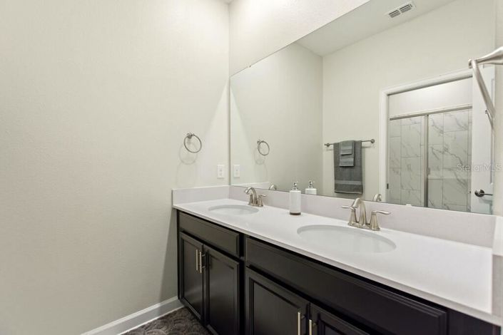 Image No.18-7 Bed House for sale