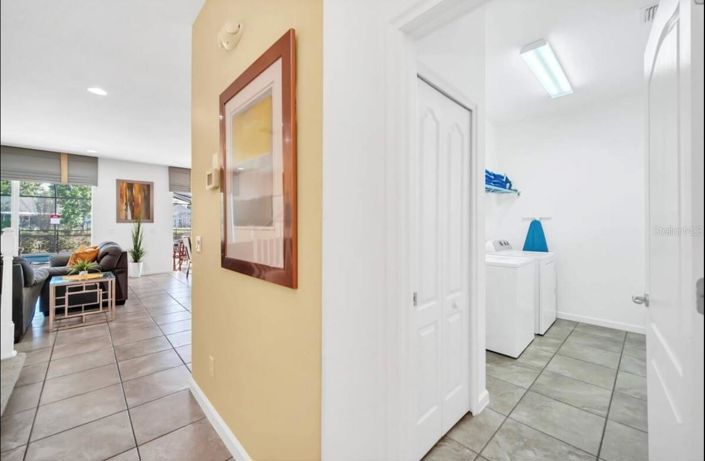 Image No.24-6 Bed House for sale