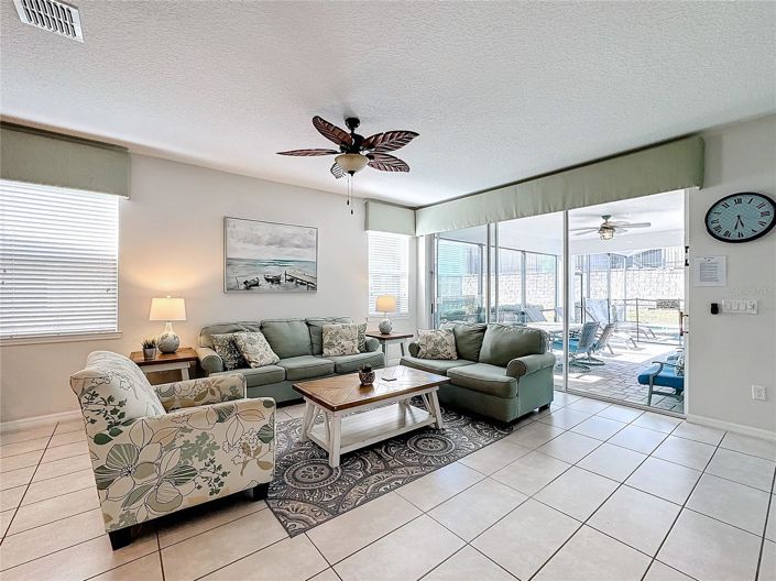 Image No.8-7 Bed House for sale